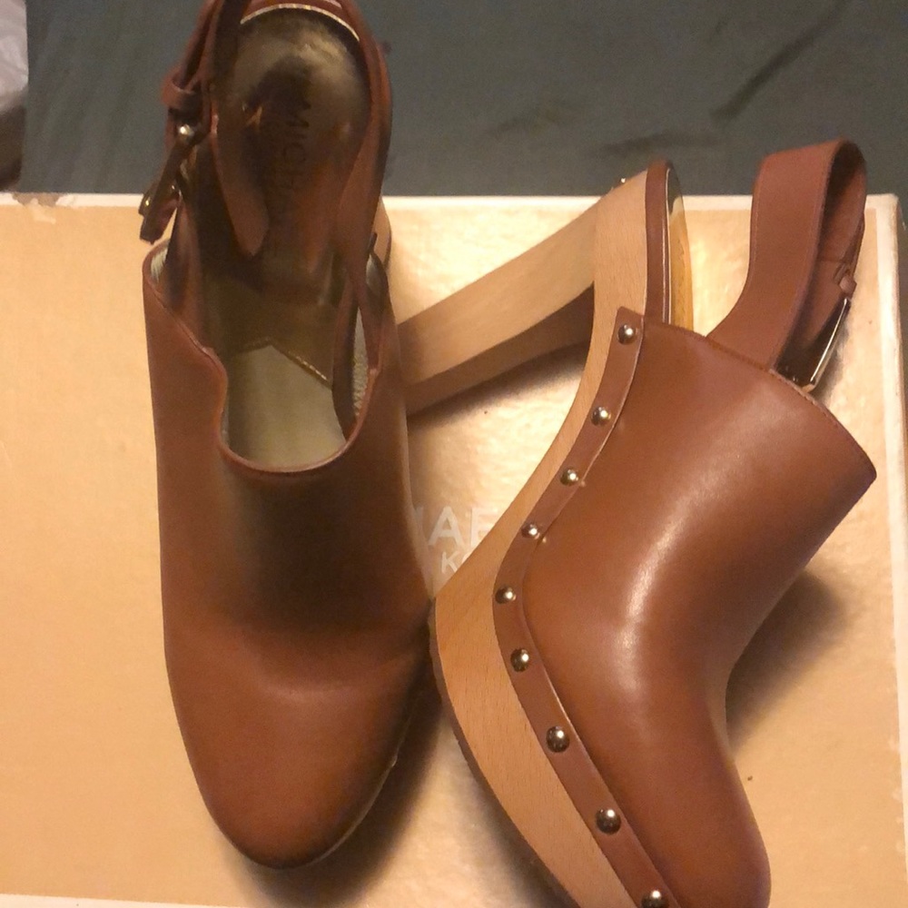 Shoes - Picture 2 of 4